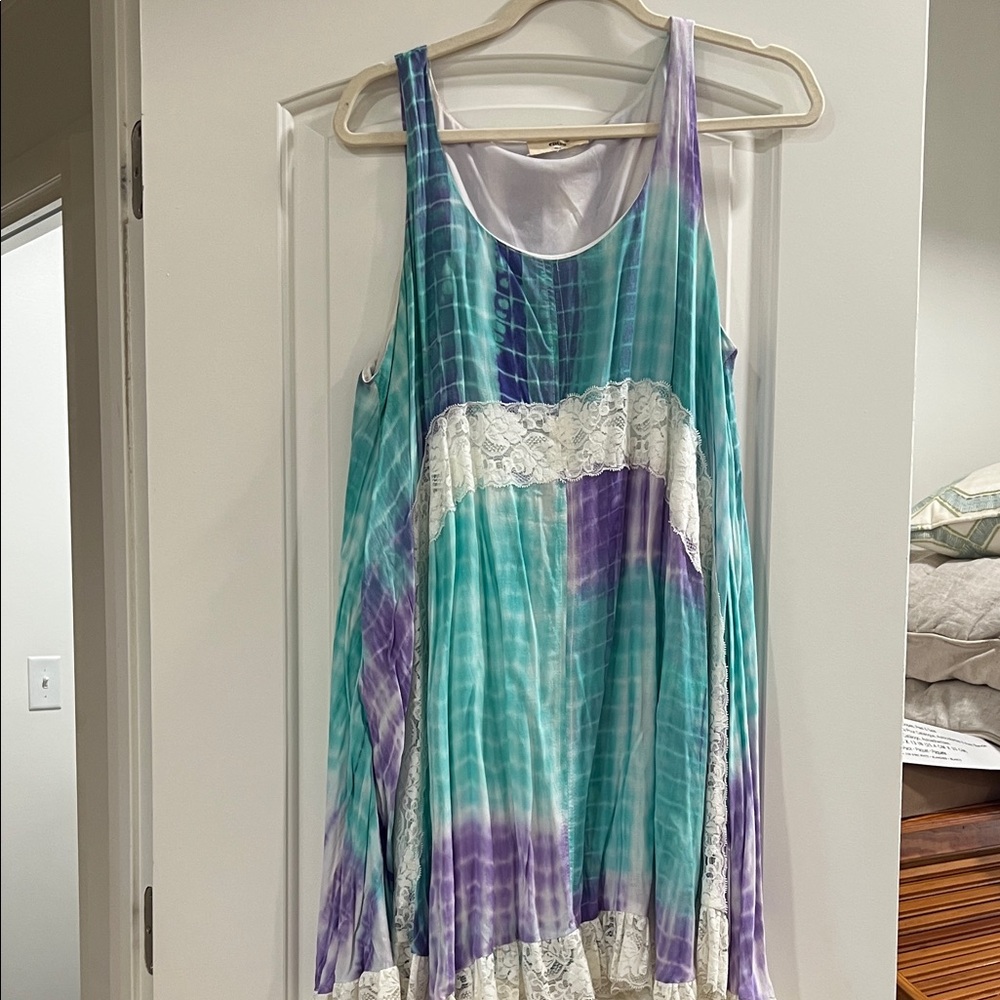 Tie-Dye Sleeveless Dress with Lace Accents